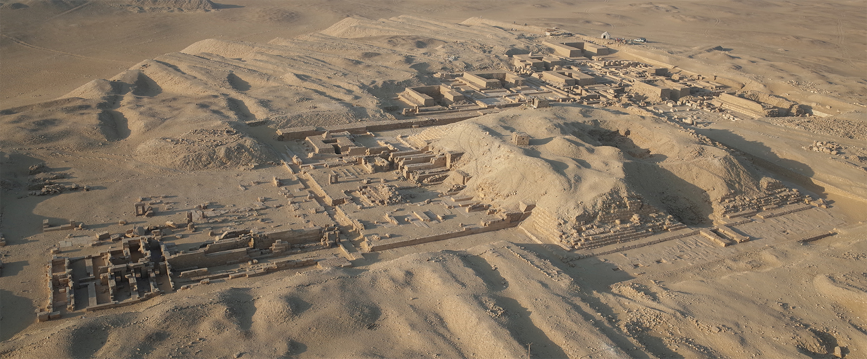 Lire la suite à propos de l’article Un nouveau mastaba pour Ouni : découvertes récentes de la Mission archéologique franco-suisse de Saqqara.